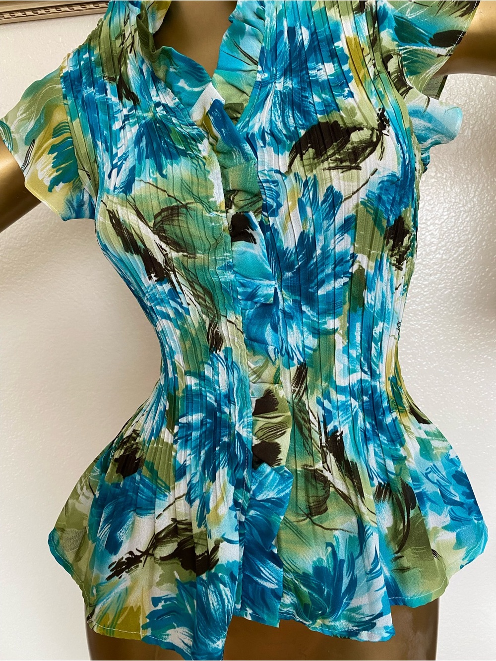 Allison Taylor Floral Ruched Vintage Sleeveless Top - Picture 2 of 10